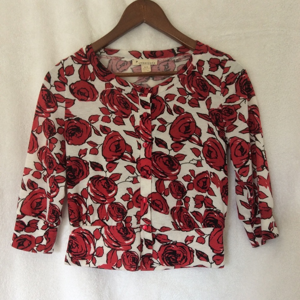 Cropped flower sweater top